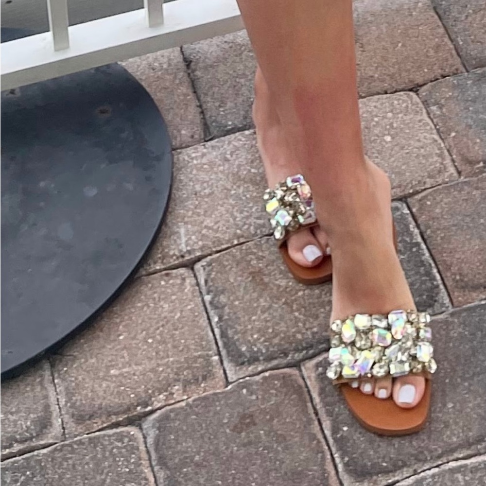 Slightly worn women’s Steve Madden sandal slides